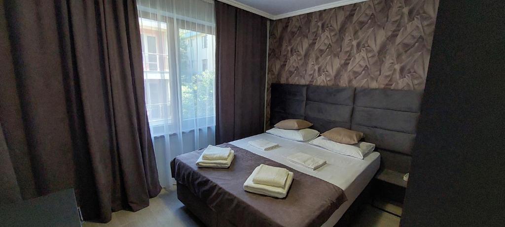 Ένα ή περισσότερα κρεβάτια σε δωμάτιο στο Valencia Gardens Apartment & Studio, Nesebar