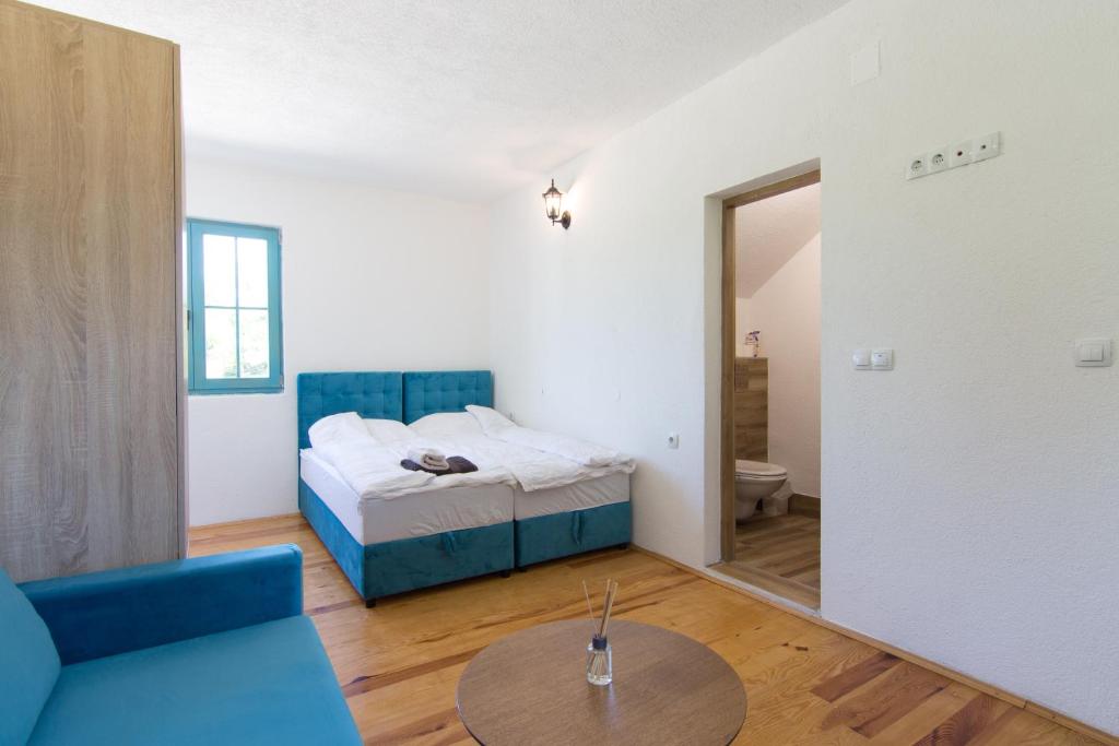 Retro Village Ravne - Comfort Triple Room With Shower
