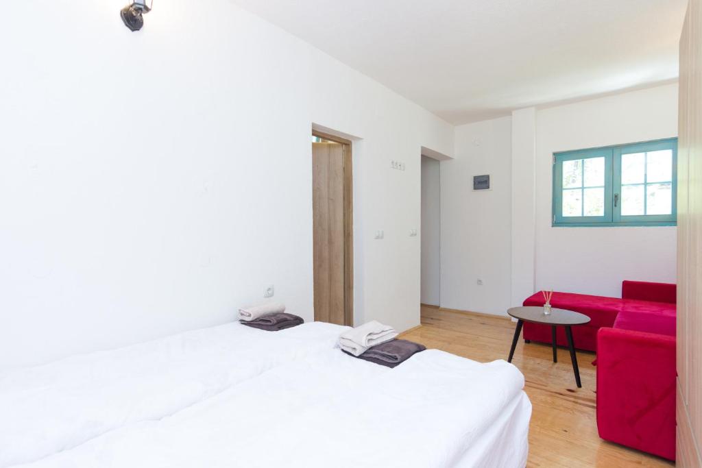 Retro Village Ravne - Comfort Triple Room With Shower