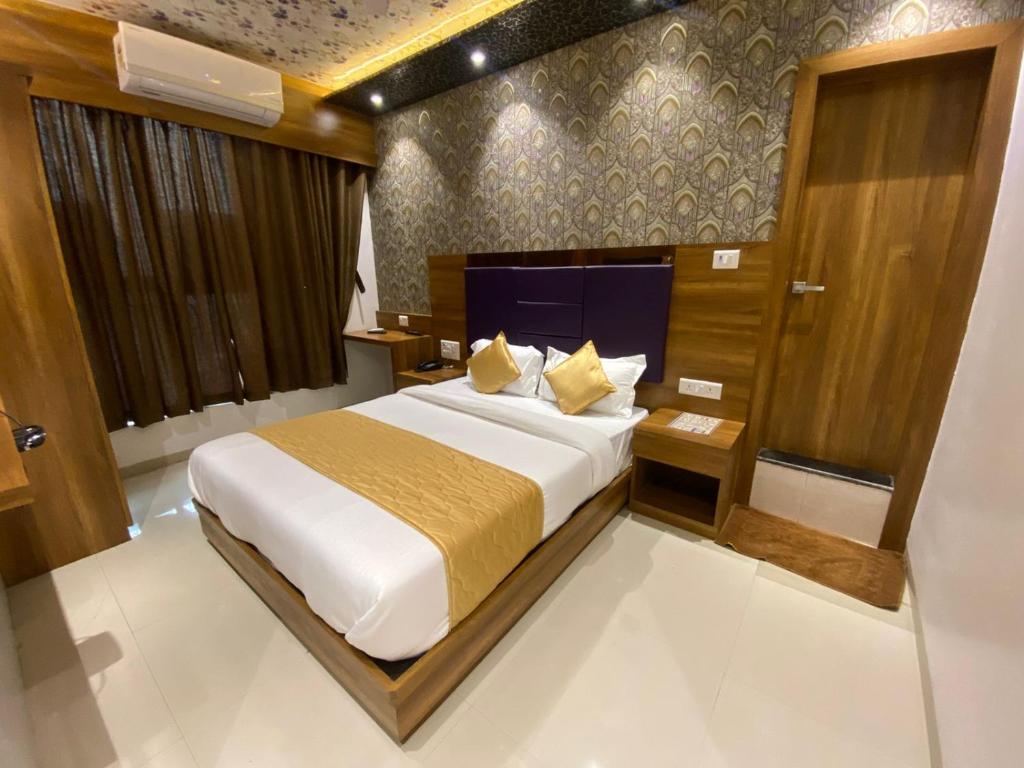 a bedroom with a large bed in a room at Hotel BKC CROWN - Near Trade Centre, Visa Consulate in Mumbai