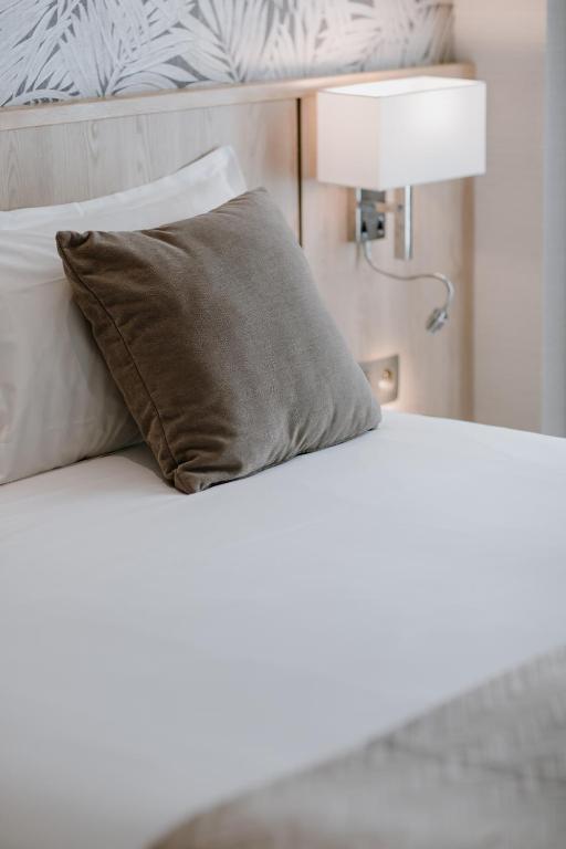 Prince Albert Lyon Bercy - Resim 12