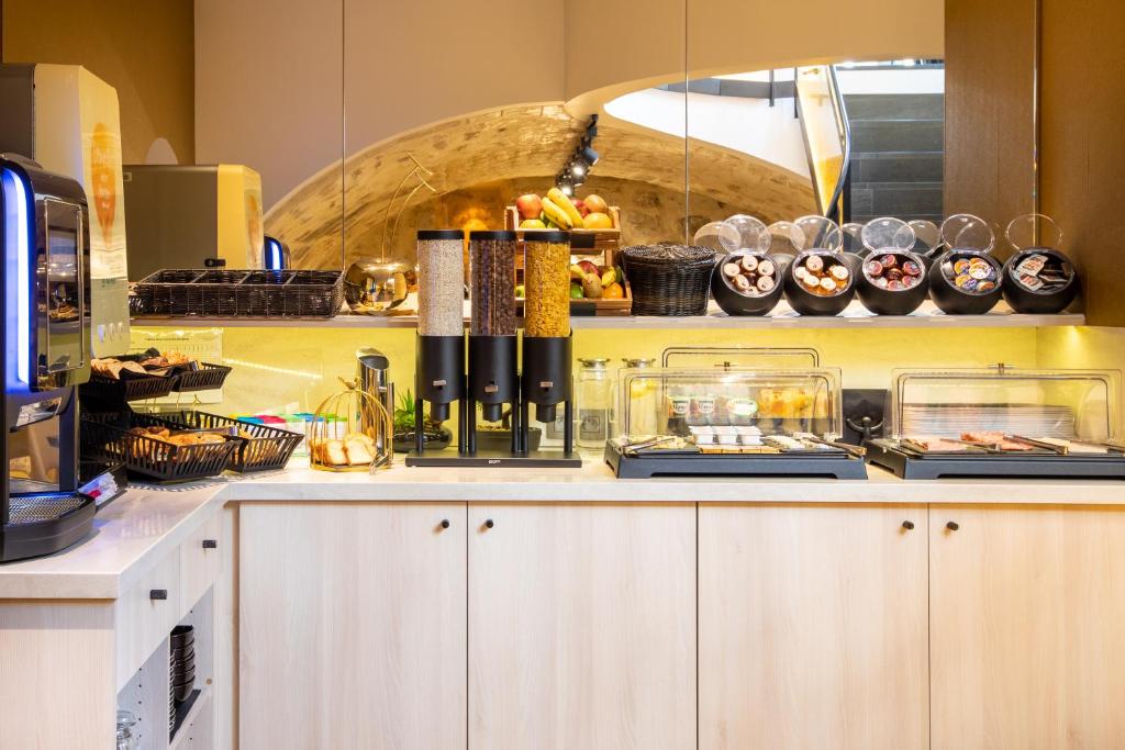 Prince Albert Lyon Bercy - Resim 27