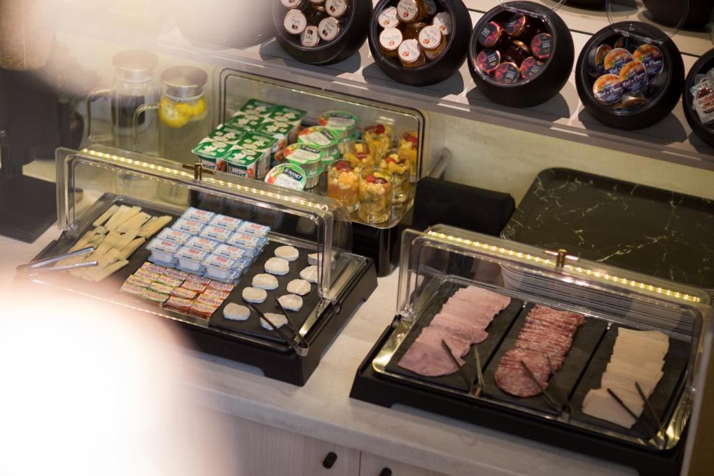 Prince Albert Lyon Bercy - Resim 26