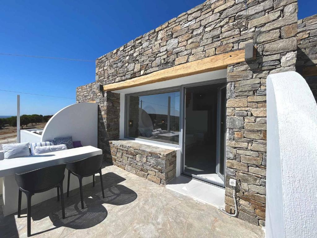 Balkón nebo terasa v ubytování 3Waves Sea View Paros