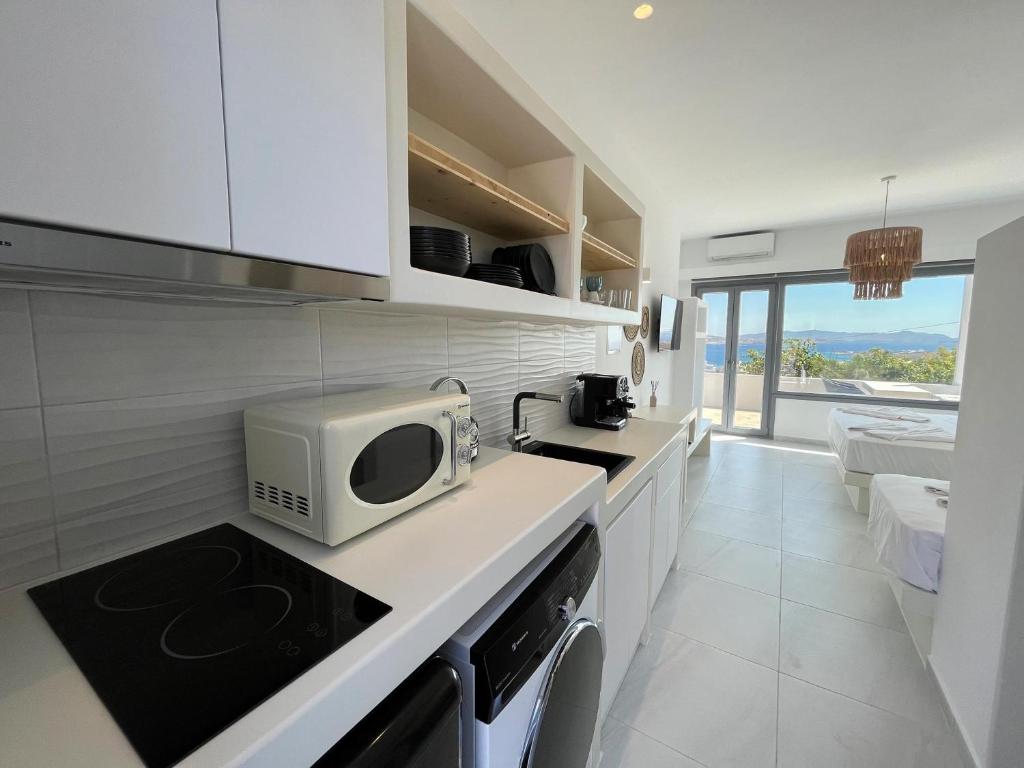 Kuchyň nebo kuchyňský kout v ubytování 3Waves Sea View Paros