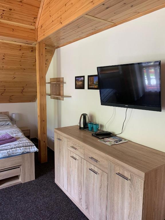 Postel nebo postele na pokoji v ubytování Penzion U Orla