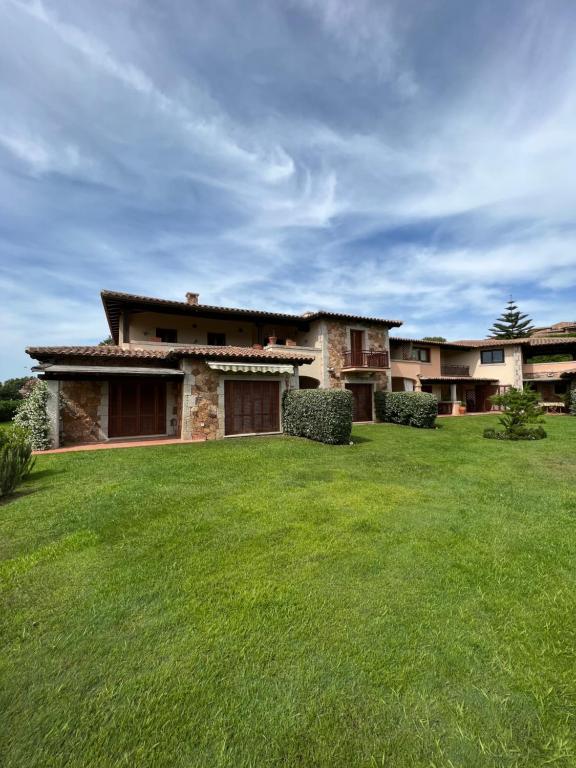 a house with a large lawn in front of it at Casa Galathee in Puntaldia