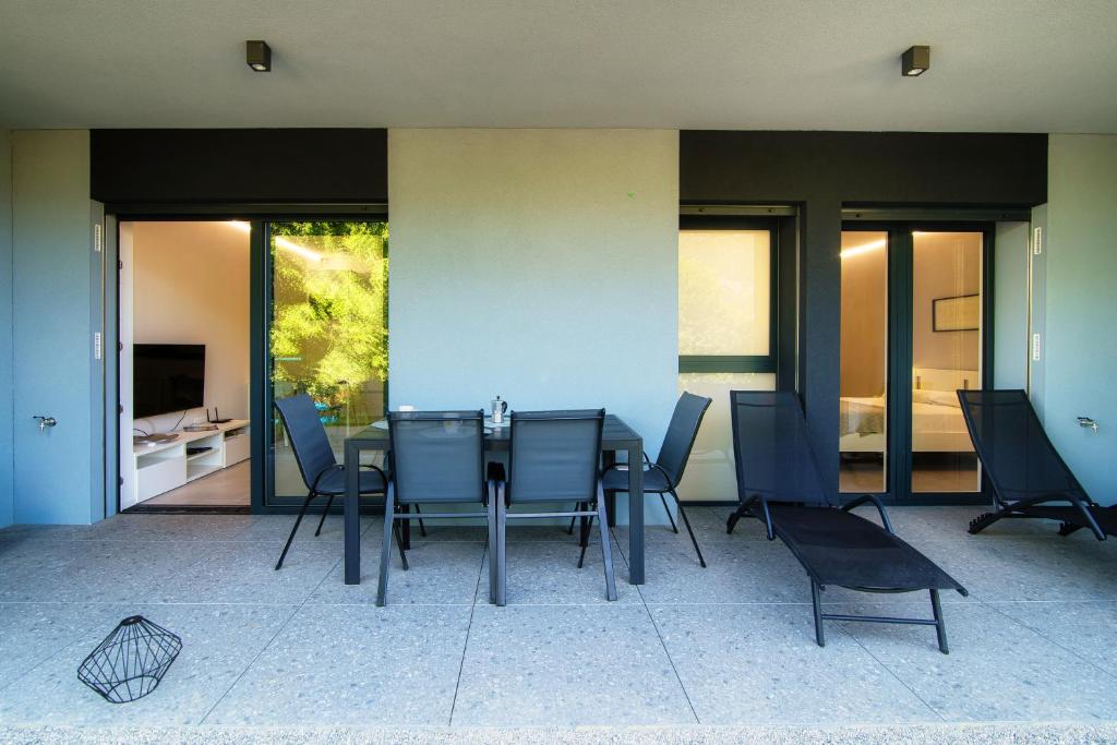 My Venini - by MyHomeInComo - One-Bedroom Apartment
