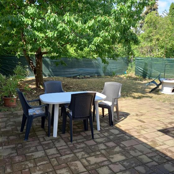 Zahrada ubytování Írisz Apartman