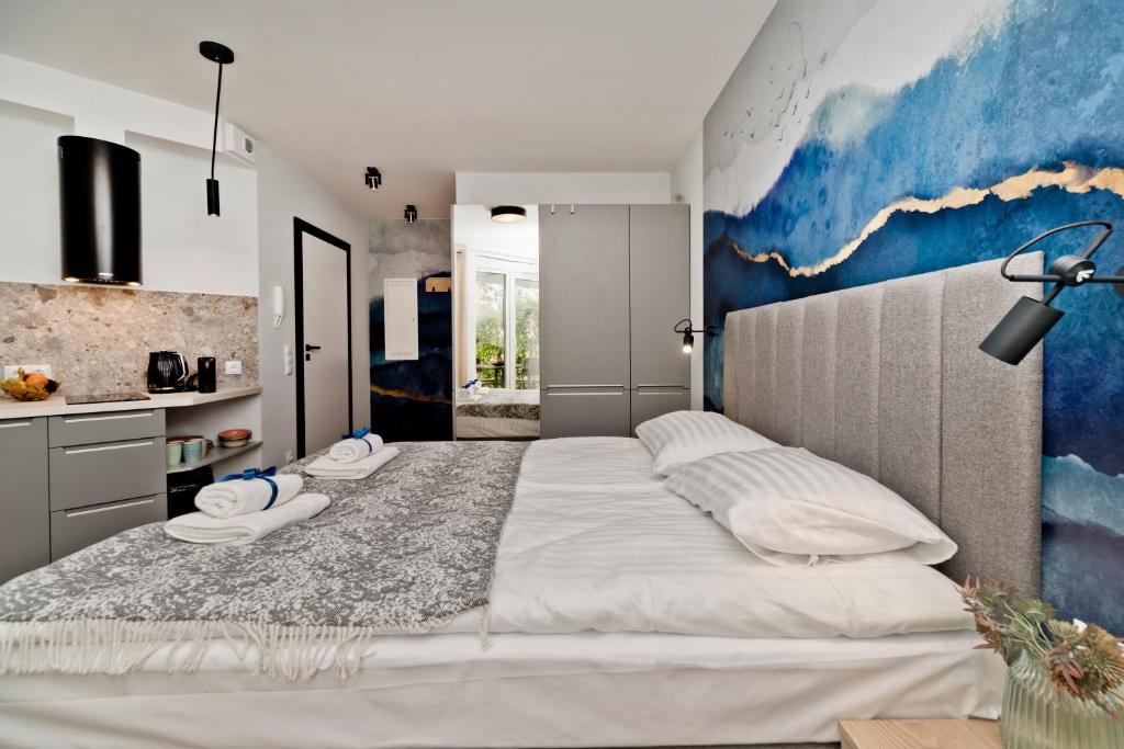 Postel nebo postele na pokoji v ubytování BlueApart Apartamenty Na Klifie