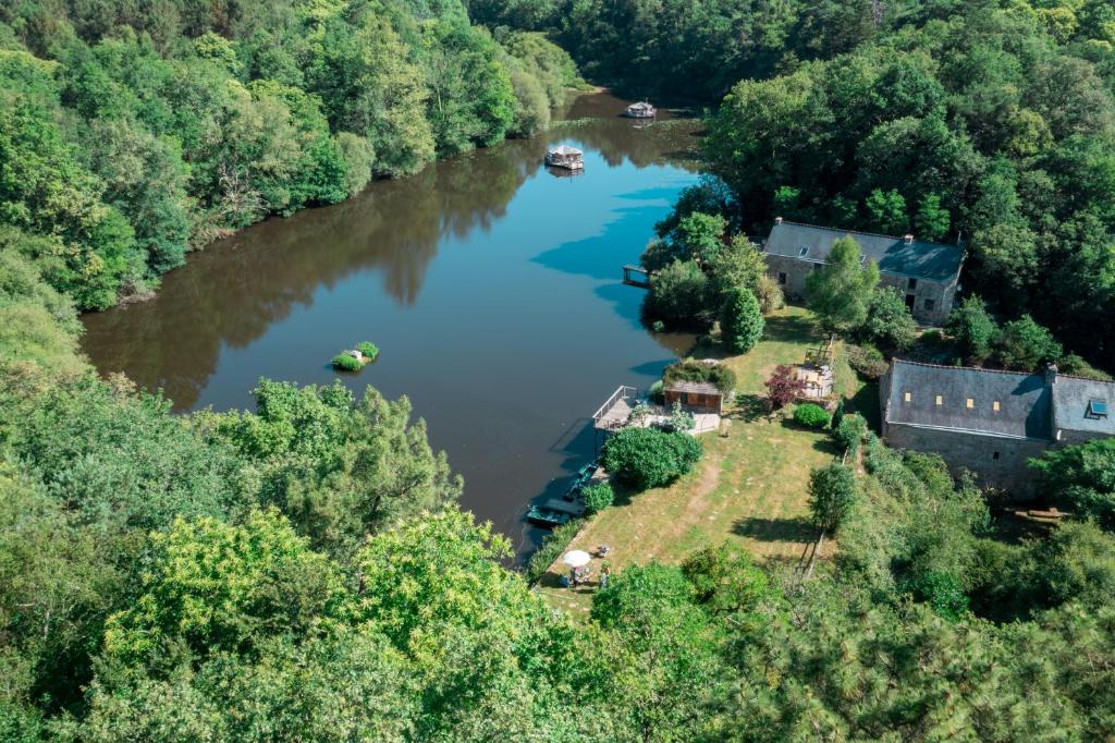 an aerial view of a river with houses and trees at Le Moulin de Trévelo in Caden