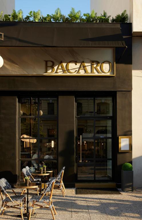 A restaurant or other place to eat at The Port Square Hotel