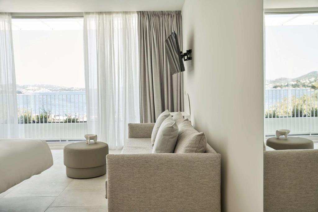 Area tempat duduk di Radisson Resort Plaza Skiathos