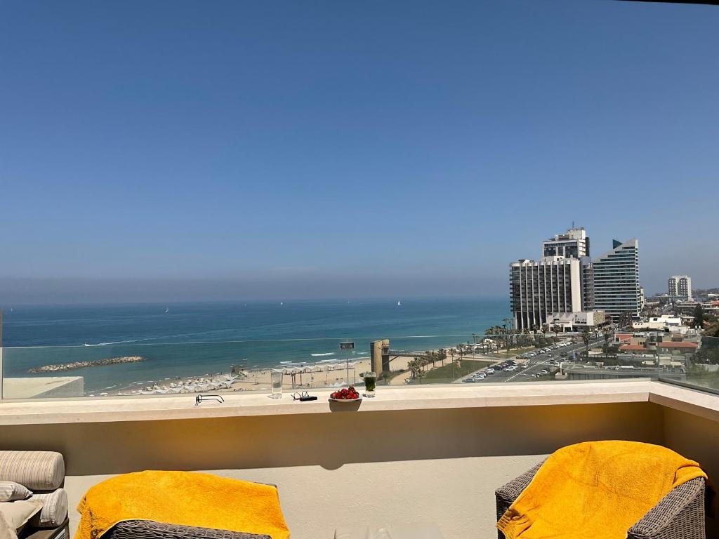 Gallery image of Sea front panoramic duplex roof-top in Herzliya