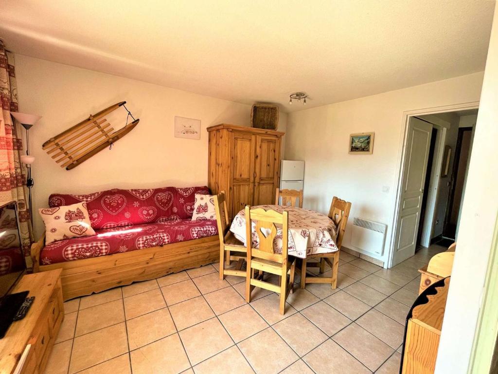 Appartement La Salle-les-Alpes, 2 pièces, 6 personnes - FR-1-330F-16にあるシーティングエリア