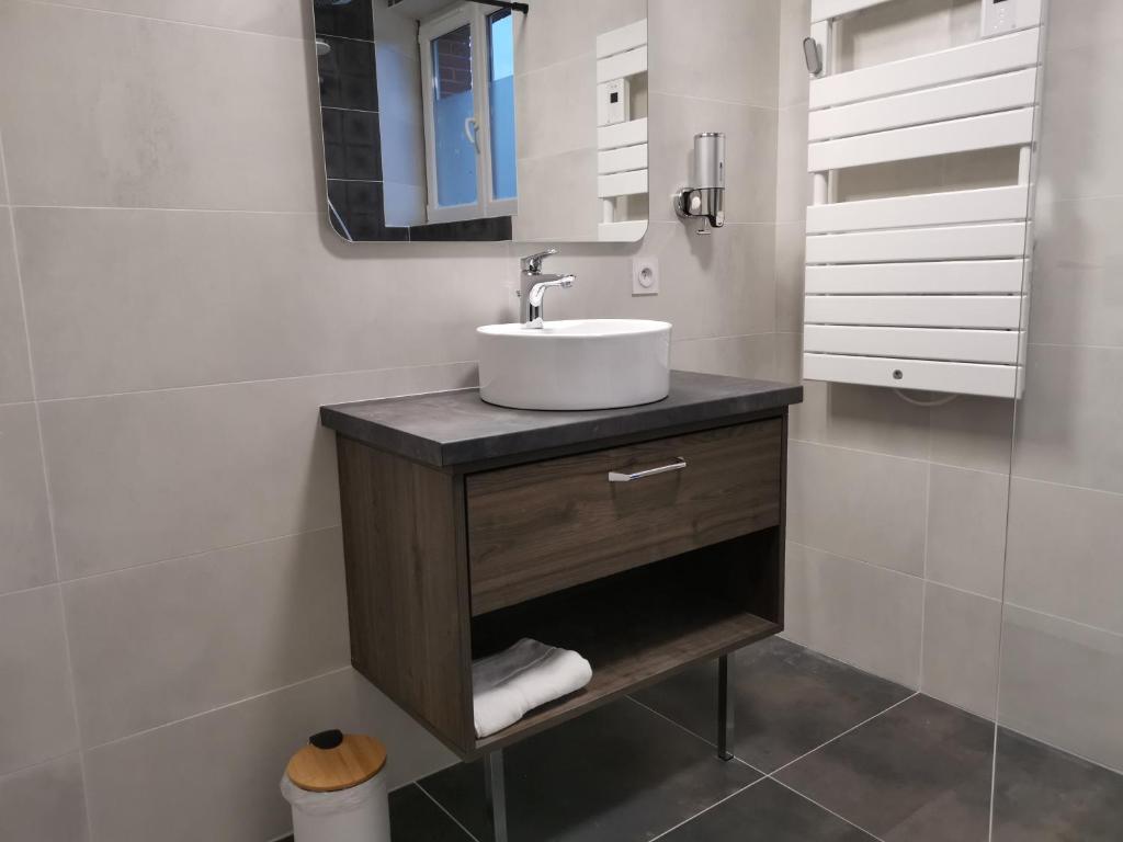 Résidence L'Hermitière, CADRE VERDOYANT-FONCTIONNEL-GRAND CONFORT-PARKING WIFI GRATUIT - King Studio Con Sofá Cama