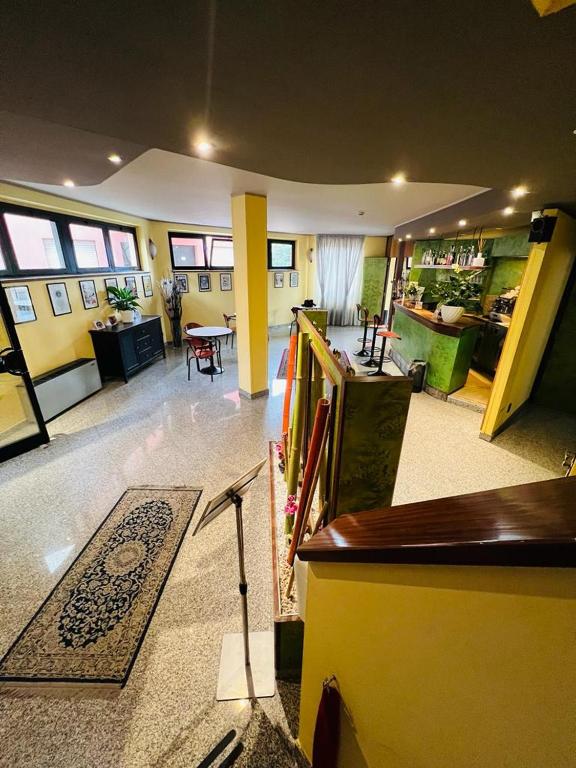 Televízia a/alebo spoločenská miestnosť v ubytovaní Hotel Motel Europa