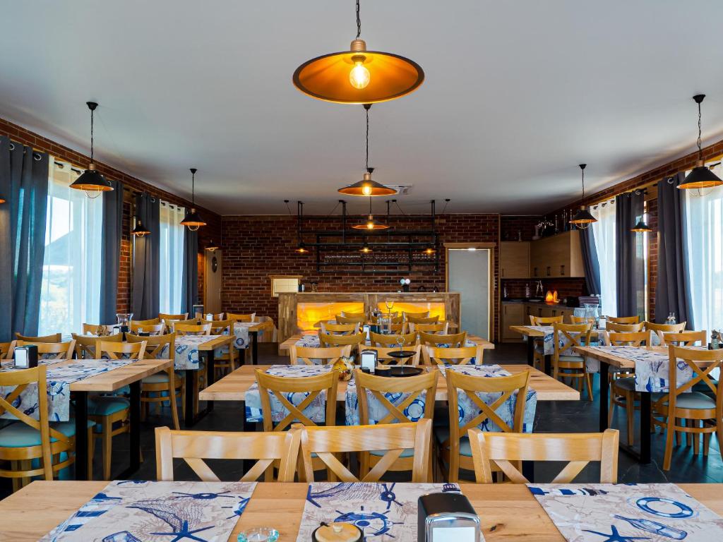 Restauracja lub miejsce do jedzenia w obiekcie Ostoja Maltańska