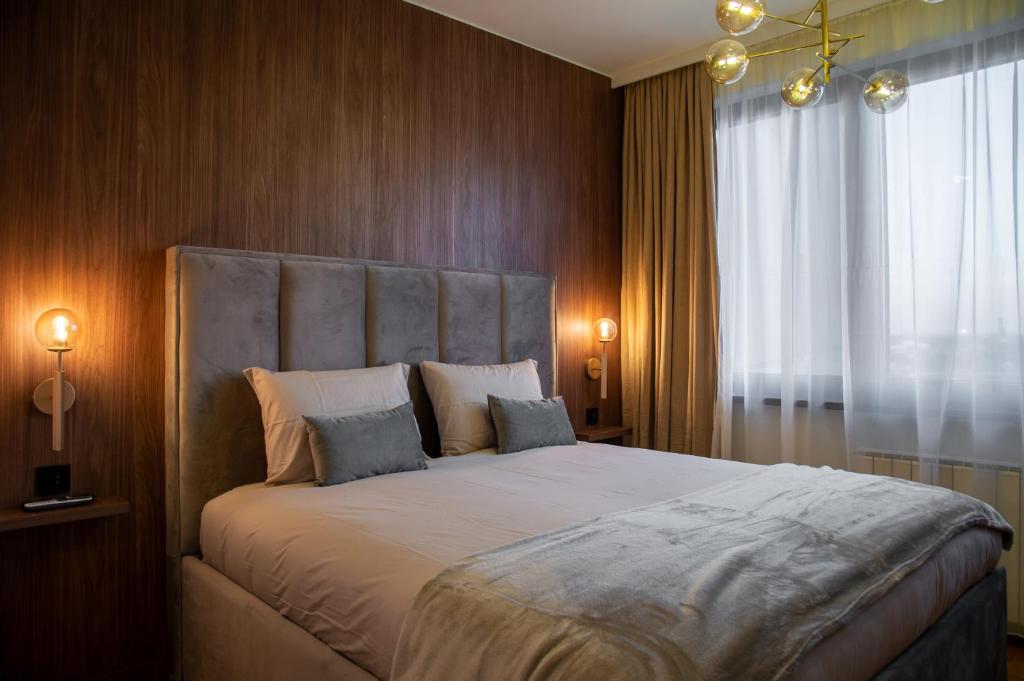Säng eller sängar i ett rum på Luxury Studio Belgrade Waterfront