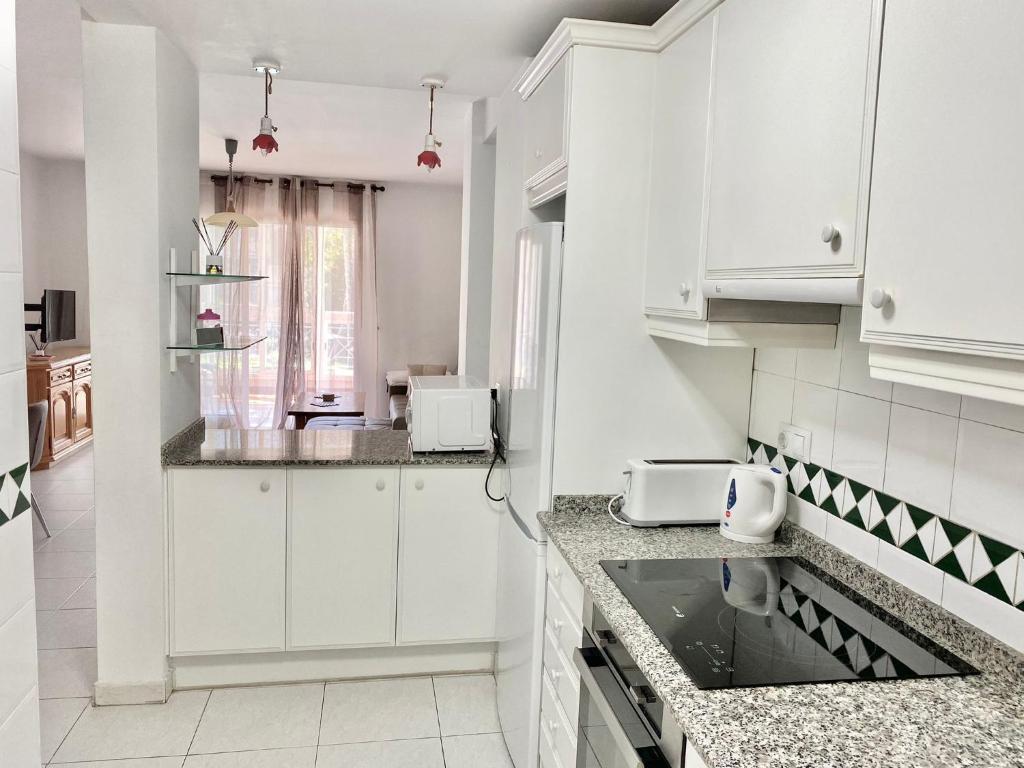 Kuchyň nebo kuchyňský kout v ubytování Alicante Golf Hoyo 18 4-6 Pax. piscina, wifi, parking privado.