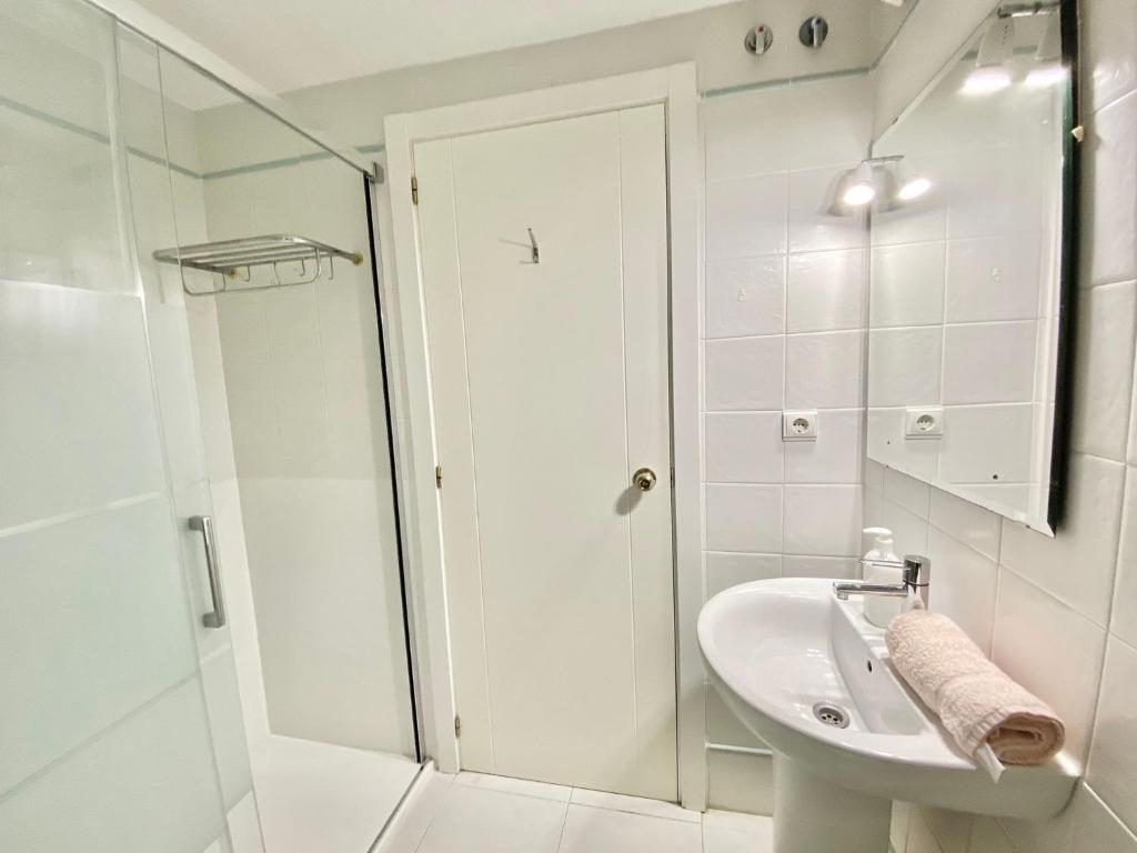 Koupelna v ubytování Alicante Golf Hoyo 18 4-6 Pax. piscina, wifi, parking privado.
