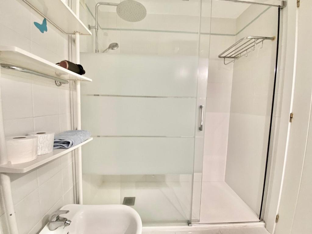Koupelna v ubytování Alicante Golf Hoyo 18 4-6 Pax. piscina, wifi, parking privado.