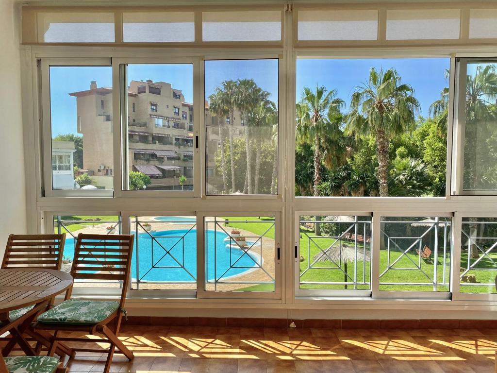 Bazén v ubytování Alicante Golf Hoyo 18 4-6 Pax. piscina, wifi, parking privado. nebo v jeho okolí