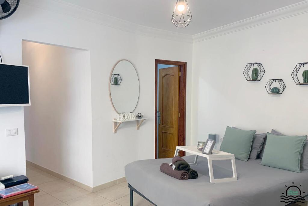 TV a/nebo společenská místnost v ubytování The Cozy Studio Los Cristianos