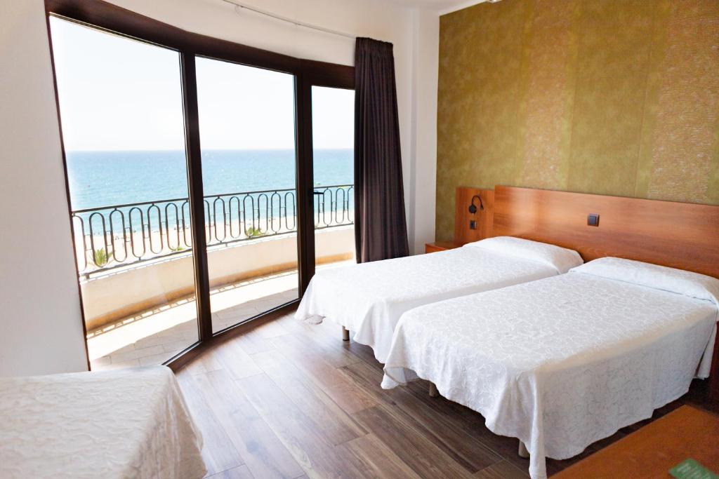 Posteľ alebo postele v izbe v ubytovaní Hotel Haromar