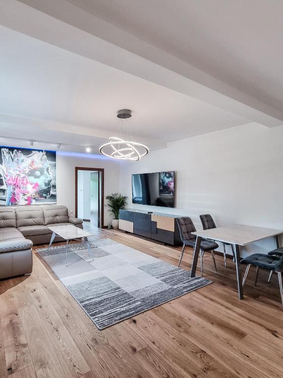 TV a/nebo společenská místnost v ubytování Apartament VIP CENTRUM