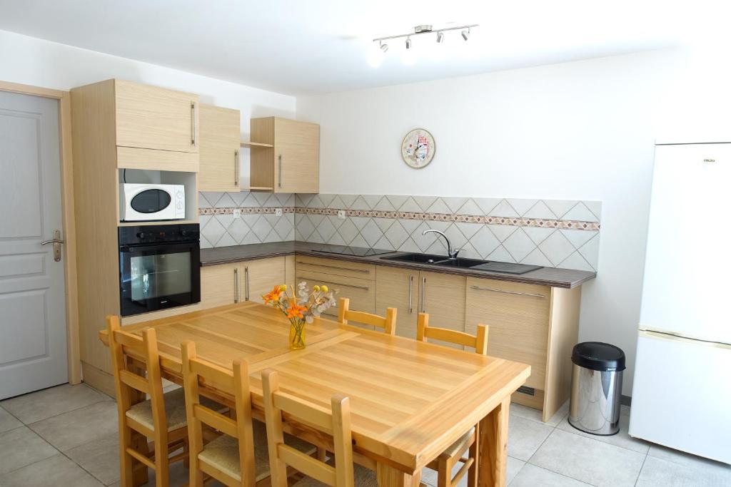 Kuchyň nebo kuchyňský kout v ubytování Appartement spacieux avec TERRASSE