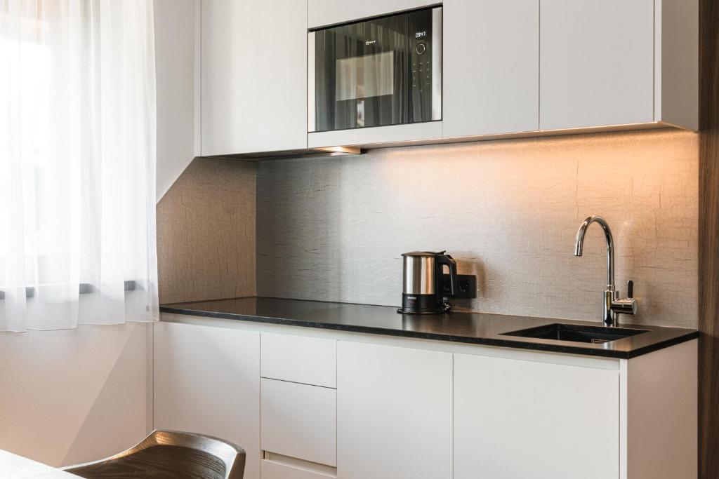 Kuchyň nebo kuchyňský kout v ubytování Boutique Hotel Planlim