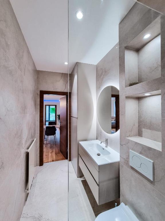 Koupelna v ubytování Apartament VIP CENTRUM