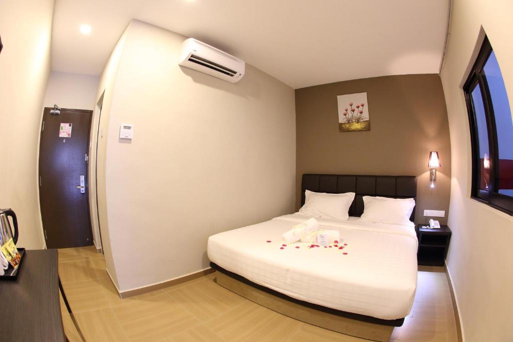 Postel nebo postele na pokoji v ubytování GL Hotel Kluang