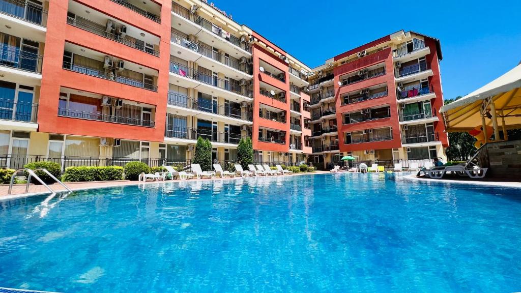 The swimming pool at or close to Bratanov Sunset Beach 3