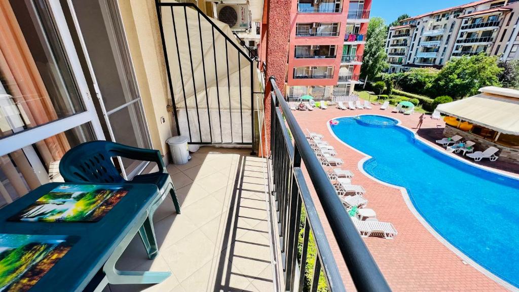 The swimming pool at or close to Bratanov Sunset Beach 3