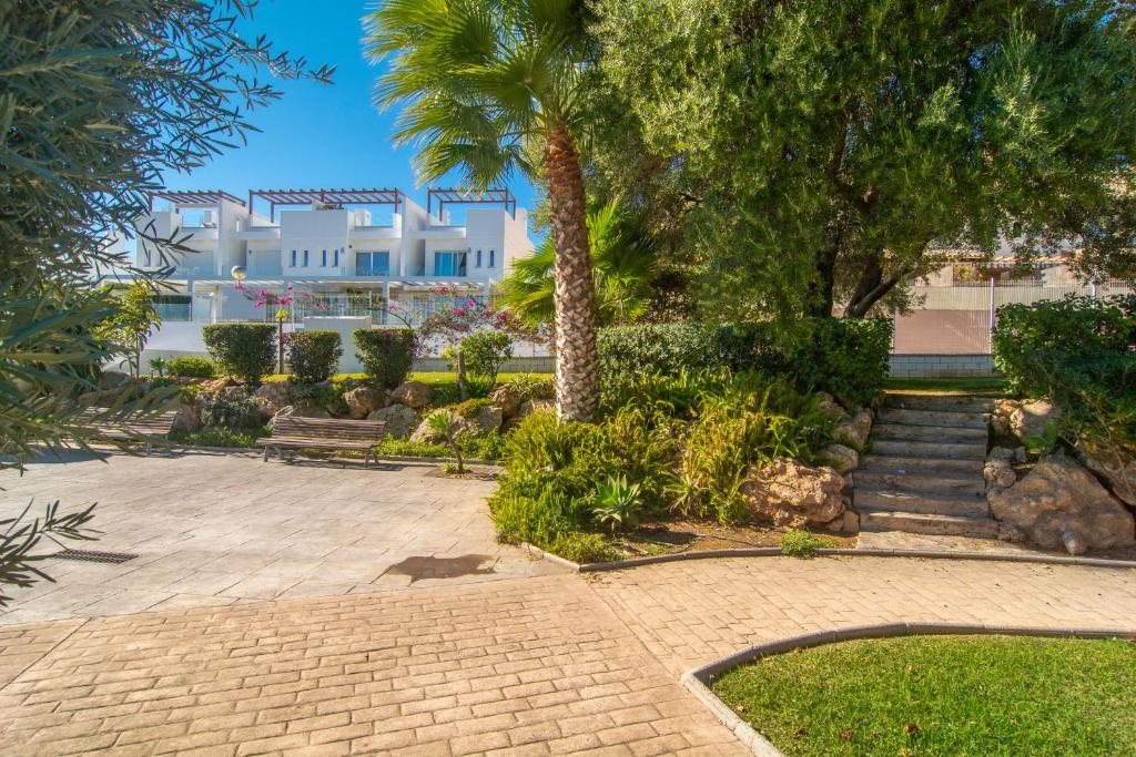 Vonkajšia záhrada v ubytovaní Townhouse El Romeral