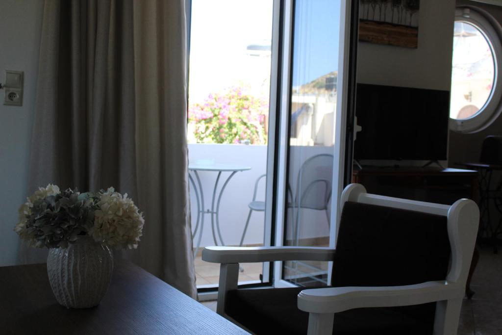 Posedenie v ubytovaní Dimokritos Apartment