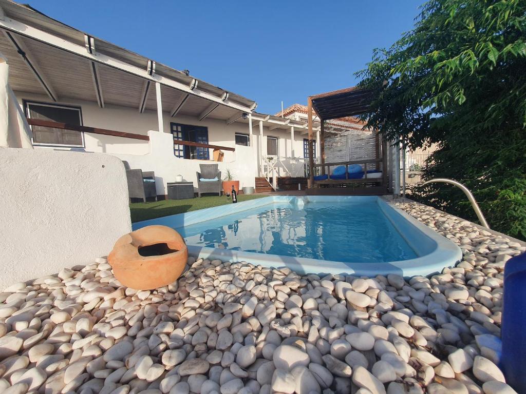 a swimming pool in the backyard of a house at Casa de Campo Lomo del Balo in Guía de Isora