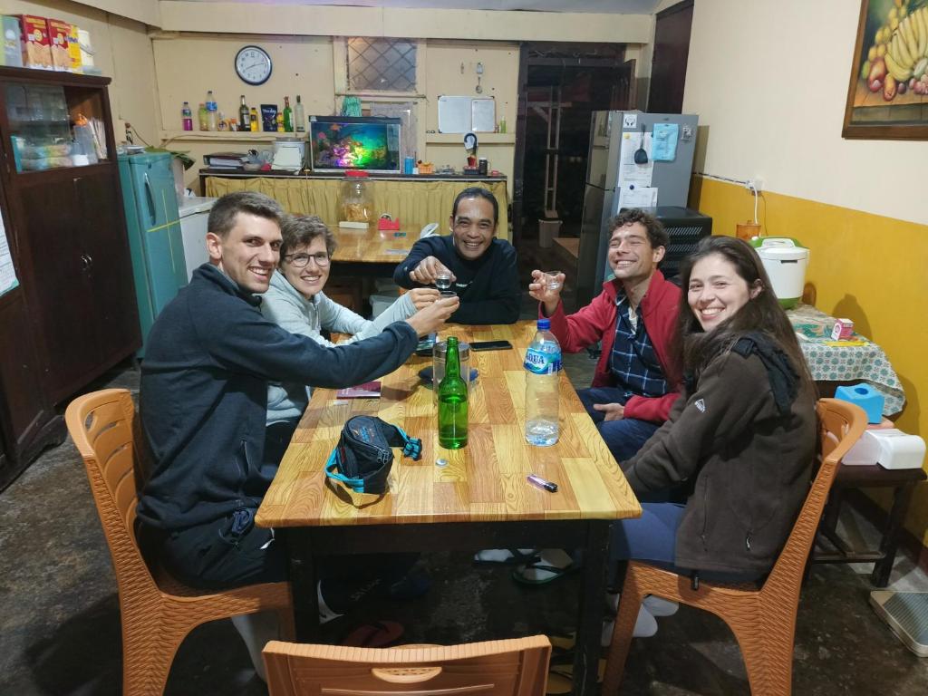 Tamu yang menginap di Chacha Homestay & Dormitory