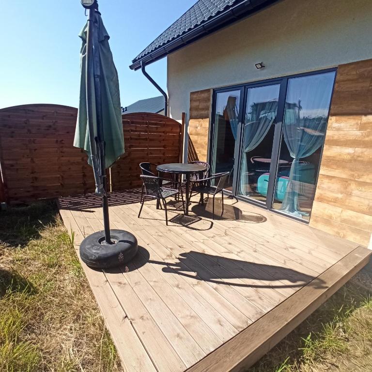 Patio alebo iná vonkajšia časť ubytovania W cieniu Szarloty