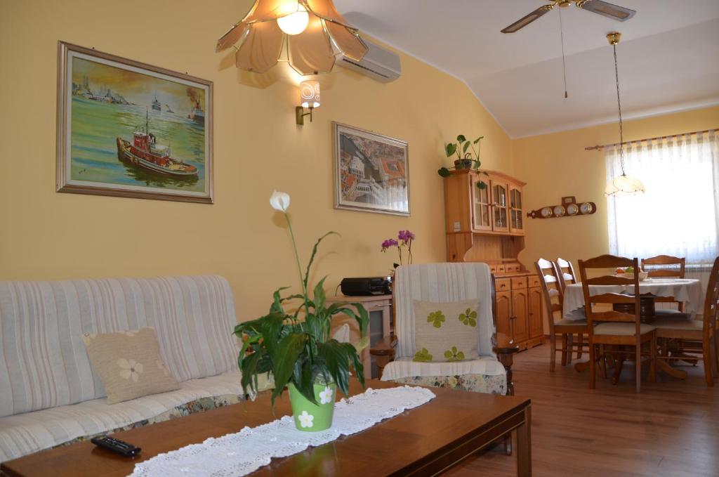 Posedenie v ubytovaní Villa Fragola - Holiday house with large garden