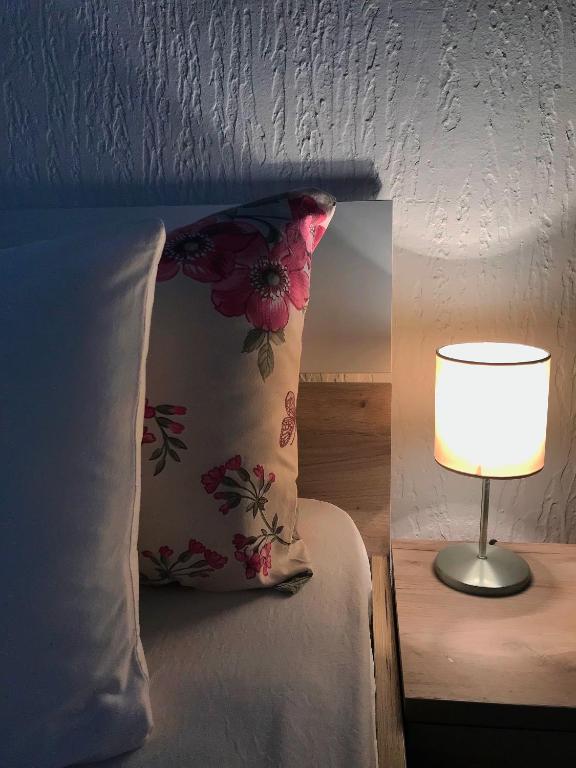 Postel nebo postele na pokoji v ubytování Apartman studio Milojkovic