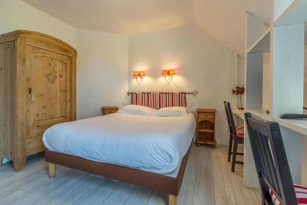 Postel nebo postele na pokoji v ubytování Hotel Le Clos Fleuri