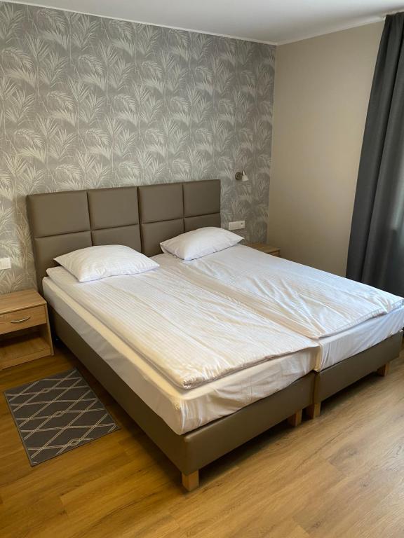 Łóżko lub łóżka w pokoju w obiekcie GRACJA