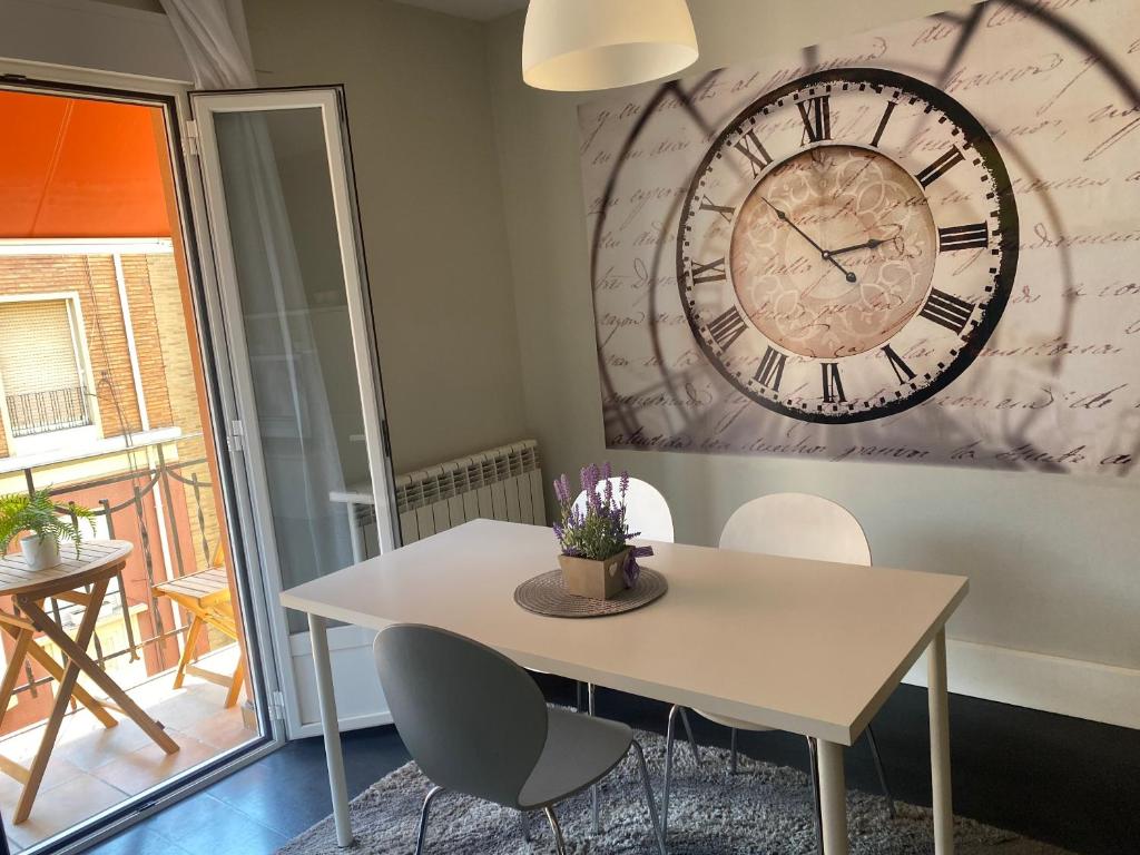 Posezení v ubytování Apartamentos Logroño centro, TIC TAC, wifi