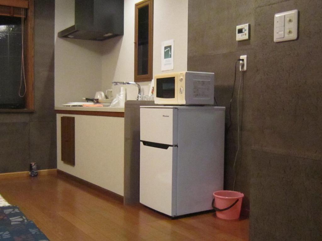 Kuchyň nebo kuchyňský kout v ubytování Minato Oasis Numazu / 沼津観光の中心、伊豆観光の拠点に好立地！沼津港に位置し交通・飲食・コンビニ等至便です！