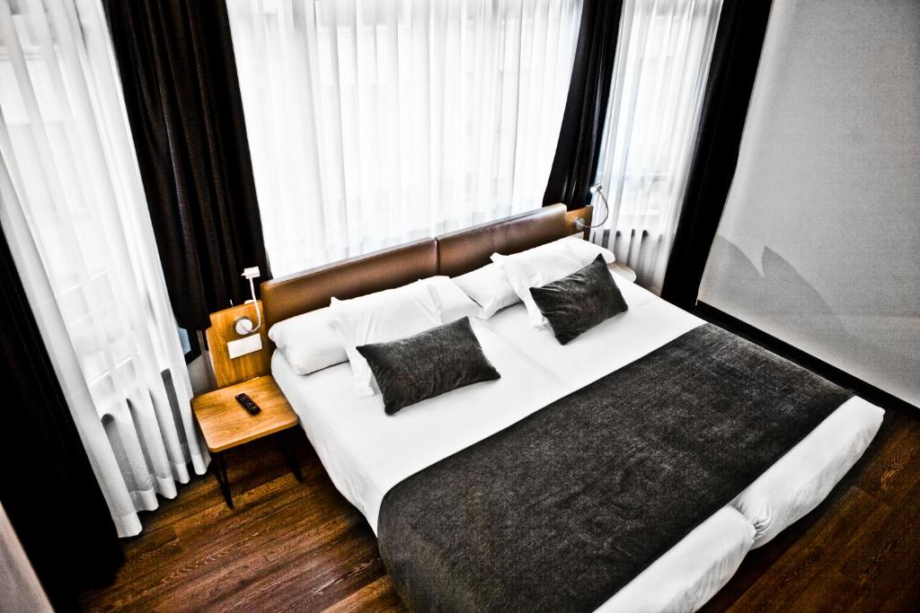 Cama o camas de una habitación en Hotel Lux Santiago