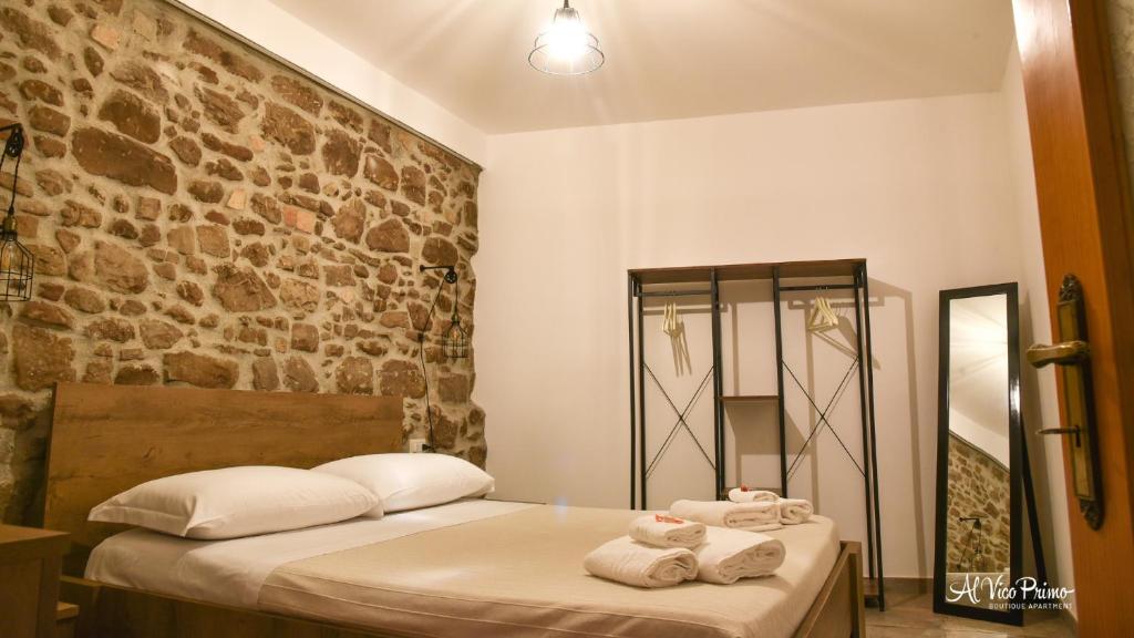 A bed or beds in a room at Al Vico Primo - Boutique Apartment