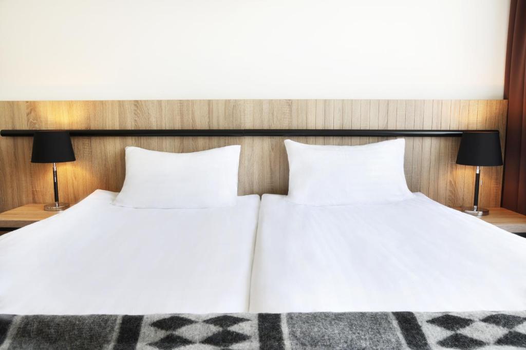 Postel nebo postele na pokoji v ubytování Fosshotel Lind